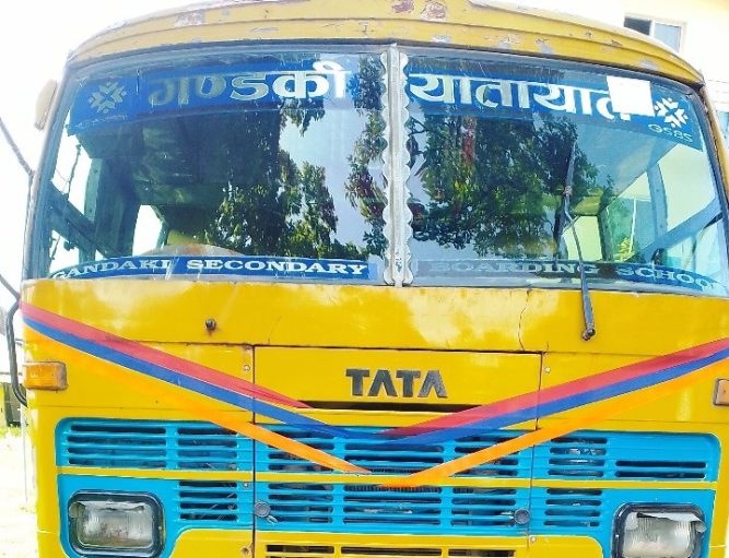 कावासोतिमा विद्यालयको बसले ठक्कर दिदा एक बालकको मृत्यु