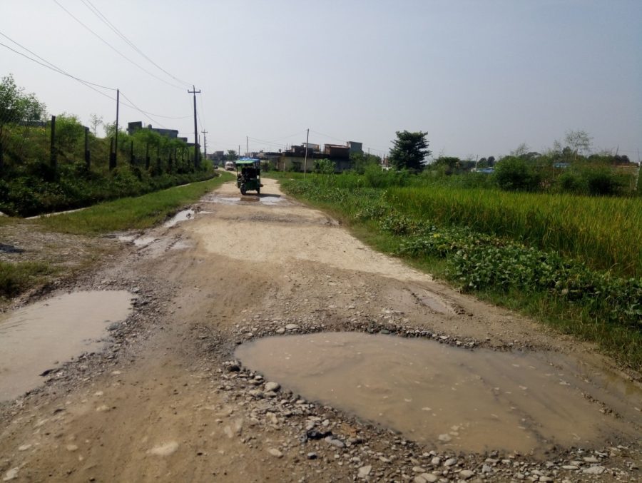 डेढ करोडको सडकमा खाल्डाखुल्डी मात्रै, इटहरी उपमहानगरपालिका मुकदर्शक, स्थानीयवासी आक्रोसीत