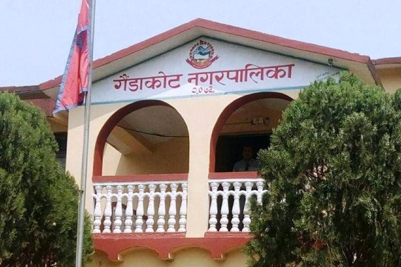 गैडाकोट नगरपालिकाले गर्यो आकस्मिक बाहेकका अन्य सेवा बन्द