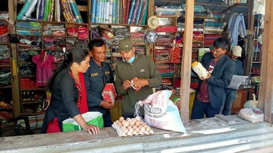 घरेलु तथा साना उधोग विकास कार्यालय बझाङद्वारा बजारअनुगमन