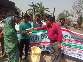 आगलागी घरपरिवार लाई शुभलक्ष्मी बहुउद्देश्यीय सहकारी सस्था सोमनीद्वारा सहयोग